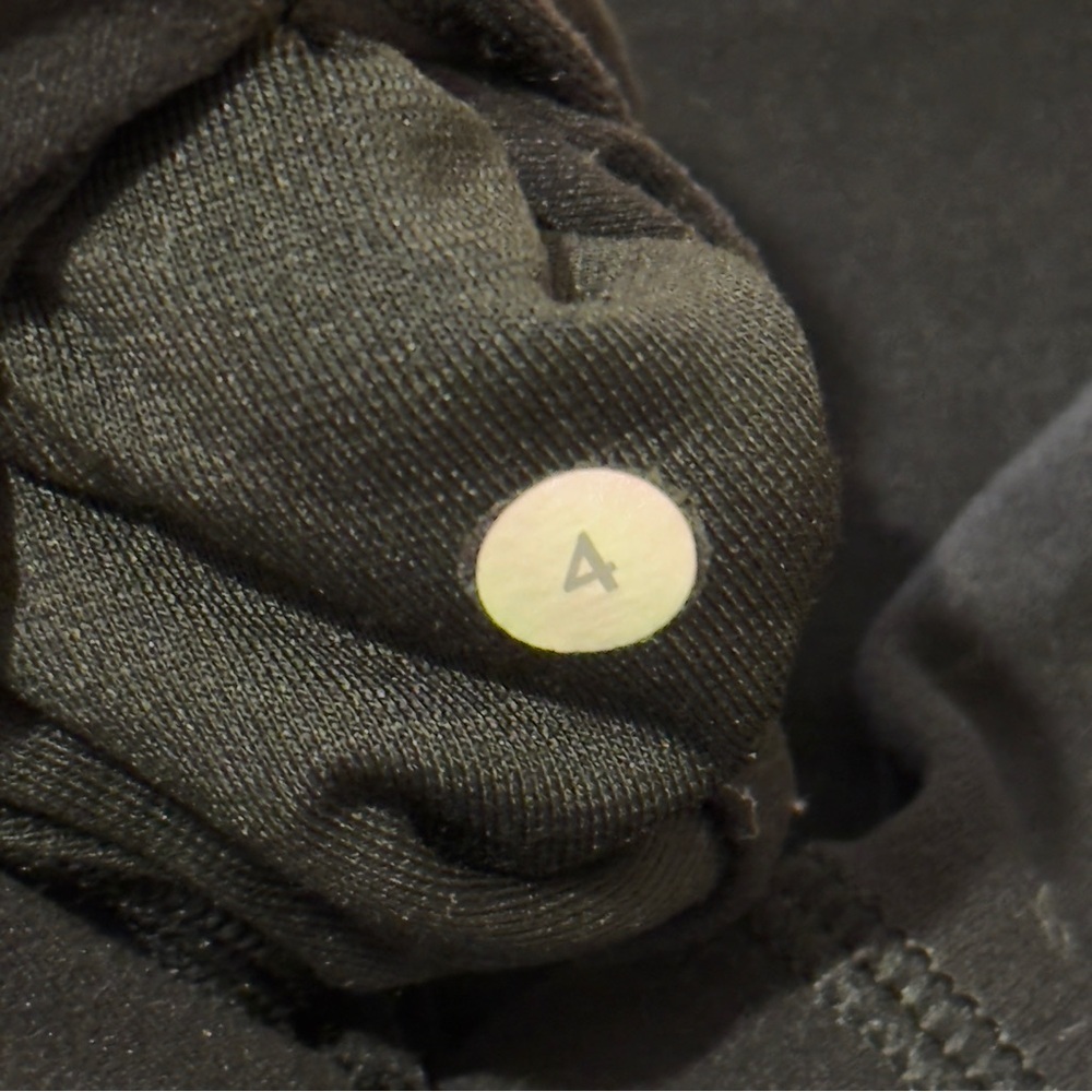 Women's Lululemon Align Crop 21" Black Size 4 - Picture 4 of 4